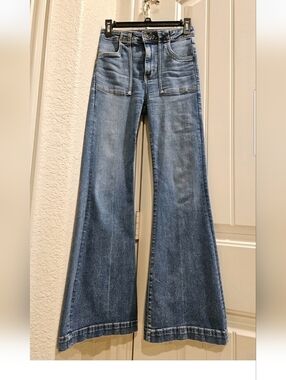 American Eagle Super Hi-Rise Flare, 2 Reg, Great Condition!